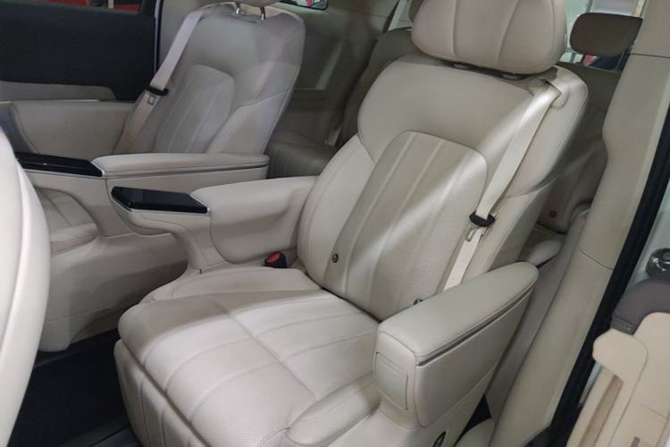 Used VOYAH Dream 2025 PHEV Four-Wheel Drive Prestige Kunpeng Edition Left Rear Seat