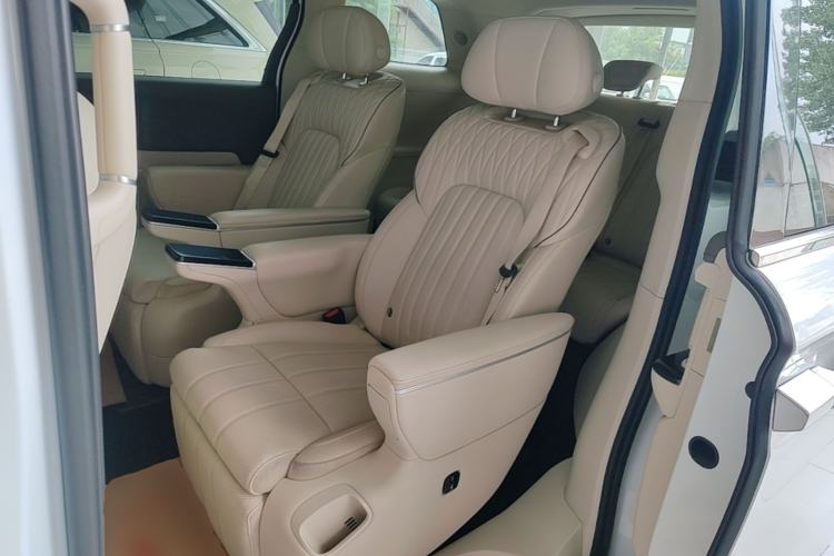 Used VOYAH Dream 2025 PHEV Four-Wheel-Drive Flagship Kunpeng Edition Left Rear Seat