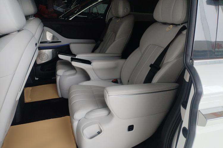 Used VOYAH Dream 2025 PHEV Four-Wheel Drive Prestige Kunpeng Edition Left Rear Seat