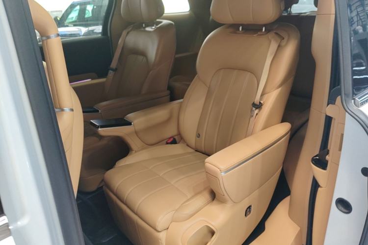 Used VOYAH Dream 2025 PHEV Four-Wheel Drive Prestige Kunpeng Edition Left Rear Seat