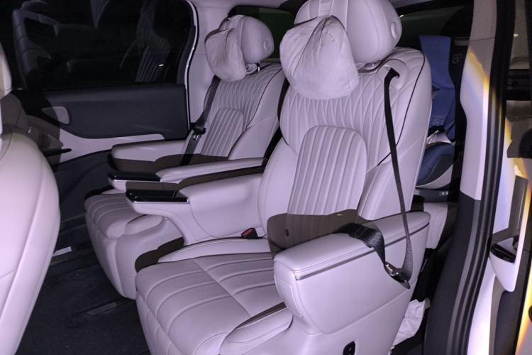 Used VOYAH Dream 2025 PHEV Four-Wheel-Drive Flagship Version – Qiankun Edition Left Rear Seat