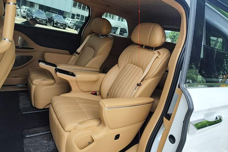 Used VOYAH Dream 2025 PHEV Four-Wheel-Drive Flagship Version – Qiankun Edition Left Rear Seat