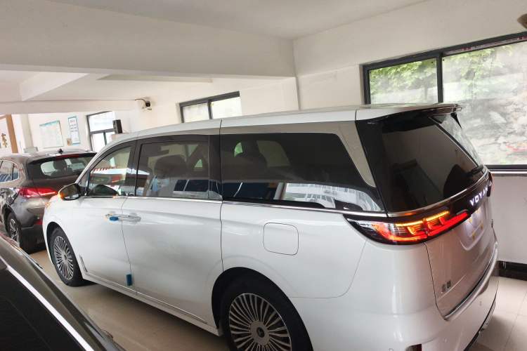 Used VOYAH Dream 2025 PHEV Four-Wheel Drive Prestige Kunpeng Edition Left Side