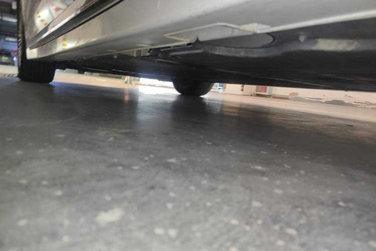 Used VOYAH Dream 2025 PHEV Four-Wheel Drive Prestige Kunpeng Edition Left Side Sill