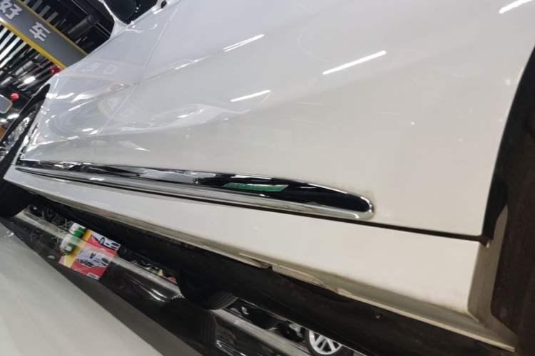Used VOYAH Dream 2025 PHEV Four-Wheel Drive Prestige Kunpeng Edition Left Side Sill
