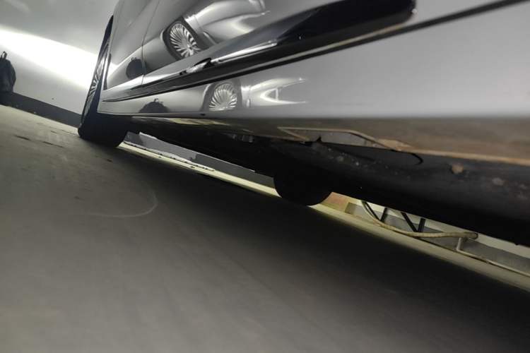 Used VOYAH Dream 2025 PHEV Four-Wheel Drive Prestige Kunpeng Edition Left Side Sill