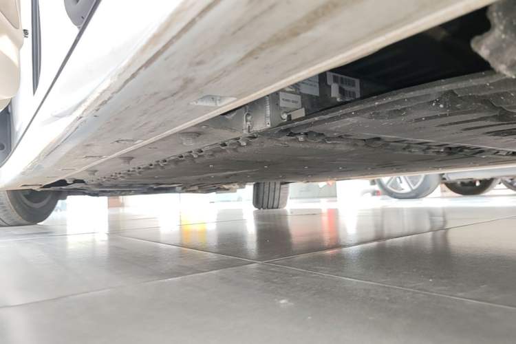Used VOYAH Dream 2025 PHEV Four-Wheel-Drive Flagship Kunpeng Edition Left Side Sill