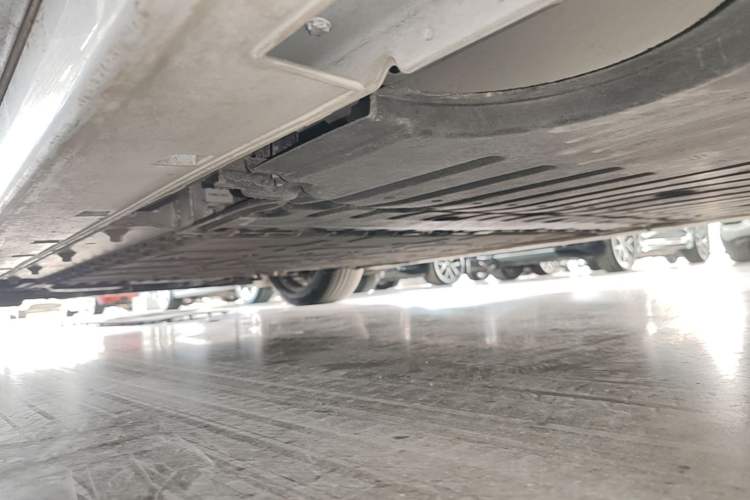Used VOYAH Dream 2025 PHEV Four-Wheel Drive Prestige Kunpeng Edition Left Side Sill
