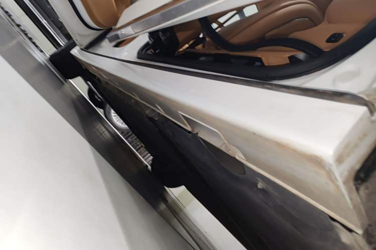 Used VOYAH Dream 2025 PHEV Four-Wheel Drive Prestige Kunpeng Edition Left Side Sill