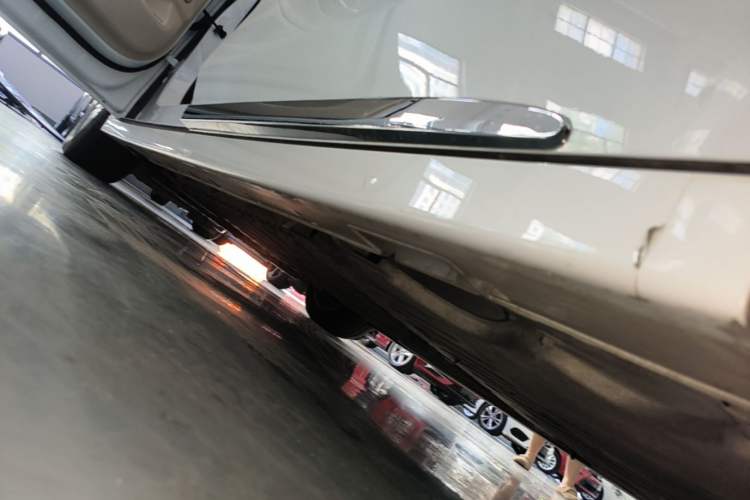 Used VOYAH Dream 2025 PHEV Four-Wheel Drive Prestige Kunpeng Edition Left Side Sill