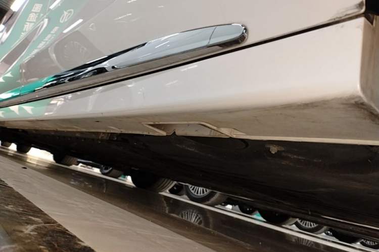 Used VOYAH Dream 2025 PHEV Four-Wheel-Drive Flagship Kunpeng Edition Left Side Sill