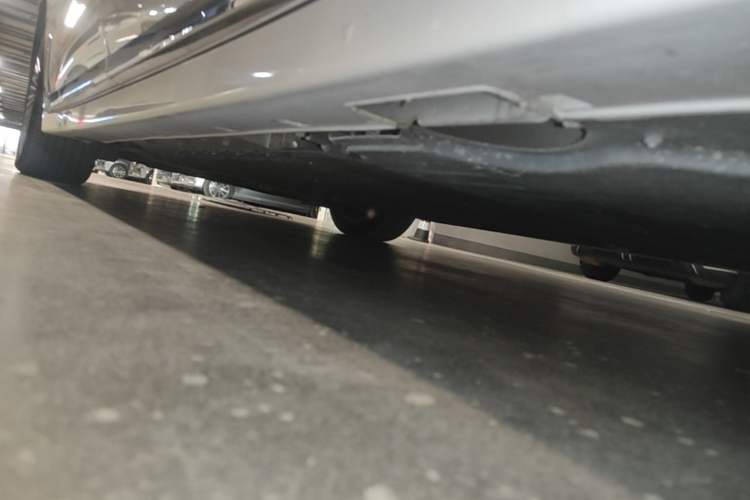 Used VOYAH Dream 2025 PHEV Four-Wheel Drive Prestige Kunpeng Edition Left Side Sill