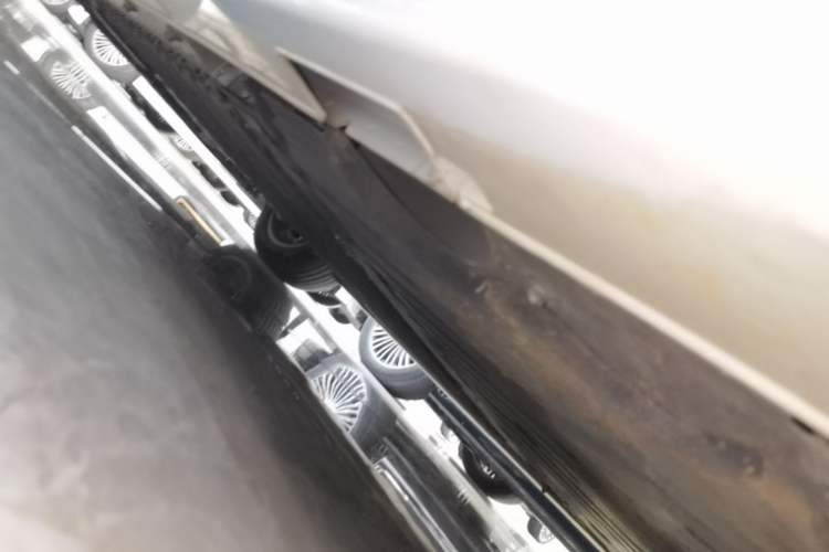 Used VOYAH Dream 2025 PHEV Four-Wheel Drive Prestige Kunpeng Edition Left Side Sill