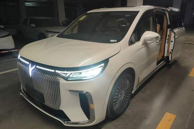 Used VOYAH Dream 2025 PHEV Four-Wheel Drive Prestige Kunpeng Edition