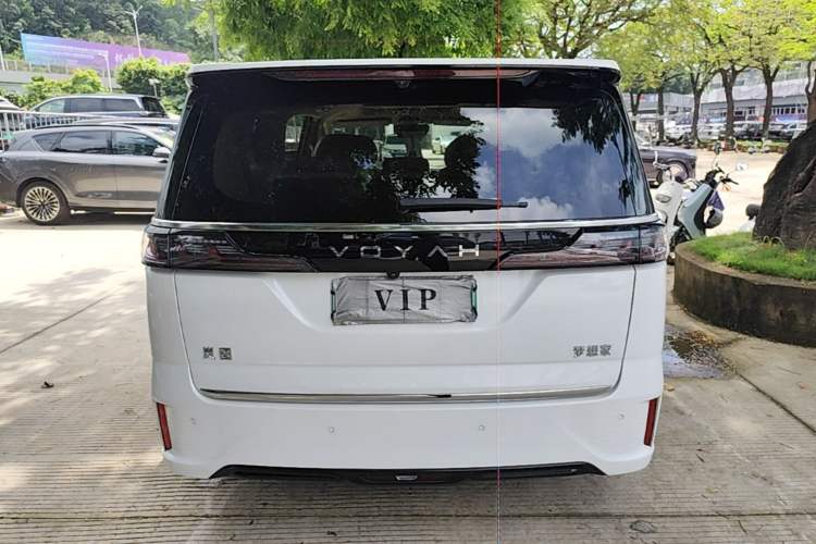 Used VOYAH Dream 2025 PHEV Four-Wheel-Drive Flagship Version – Qiankun Edition Rear
