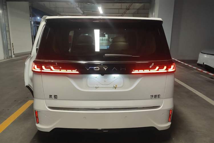 Used VOYAH Dream 2025 PHEV Four-Wheel Drive Prestige Kunpeng Edition Rear