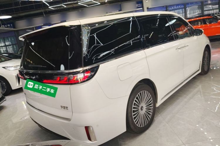 Used VOYAH Dream 2025 PHEV Four-Wheel Drive Prestige Kunpeng Edition Rear Right 45 Deg