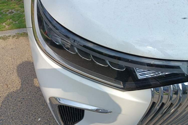 Used VOYAH Dream 2025 PHEV Four-Wheel-Drive Flagship Kunpeng Edition Right Front Headlight