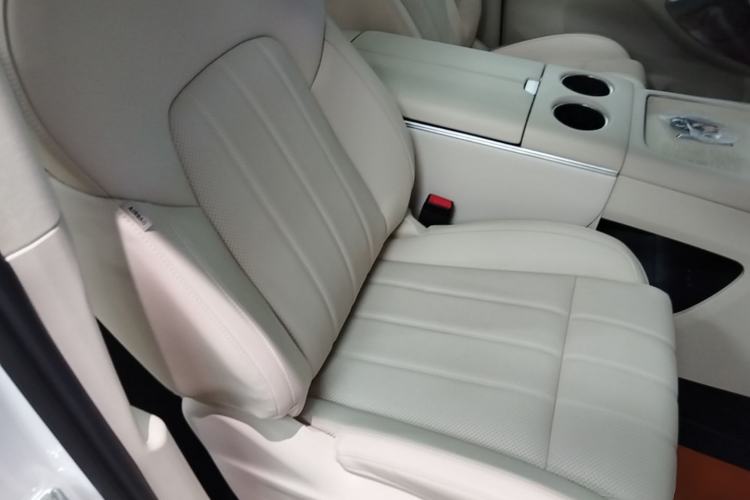 Used VOYAH Dream 2025 PHEV Four-Wheel Drive Prestige Kunpeng Edition Right Front Seat