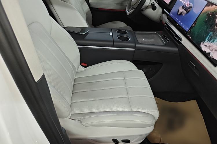 Used VOYAH Dream 2025 PHEV Four-Wheel Drive Prestige Kunpeng Edition Right Front Seat