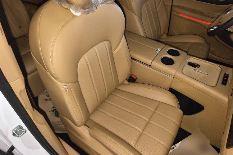 Used VOYAH Dream 2025 PHEV Four-Wheel Drive Prestige Kunpeng Edition Right Front Seat