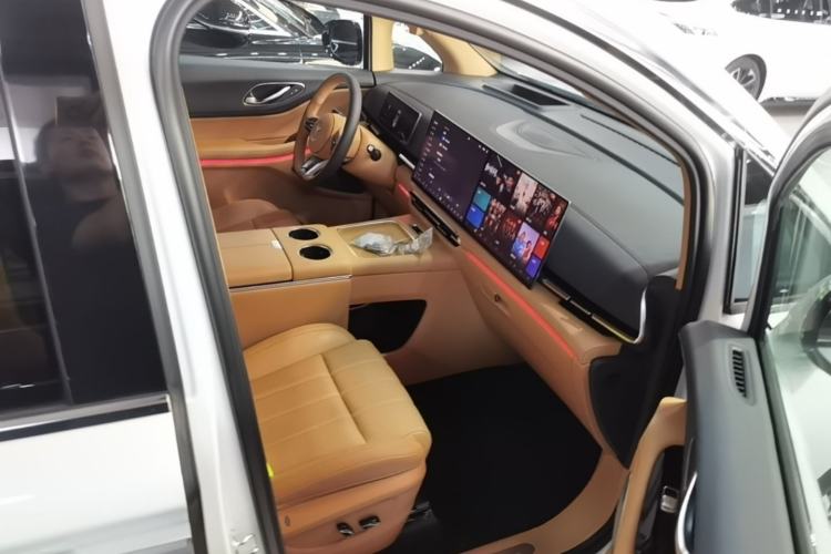 Used VOYAH Dream 2025 PHEV Four-Wheel Drive Prestige Kunpeng Edition Right Front Seat