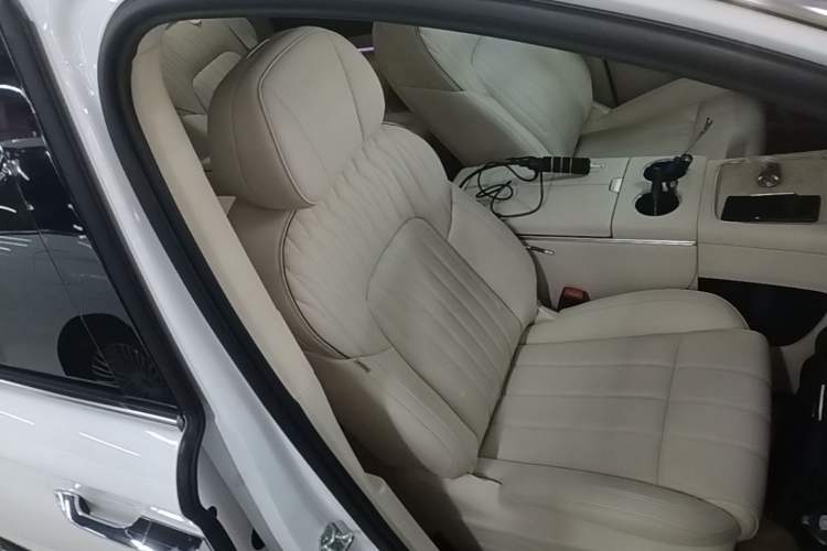 Used VOYAH Dream 2025 PHEV Four-Wheel-Drive Flagship Kunpeng Edition Right Front Seat