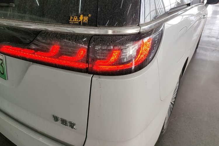 Used VOYAH Dream 2025 PHEV Four-Wheel Drive Prestige Kunpeng Edition Right Rear Taillight