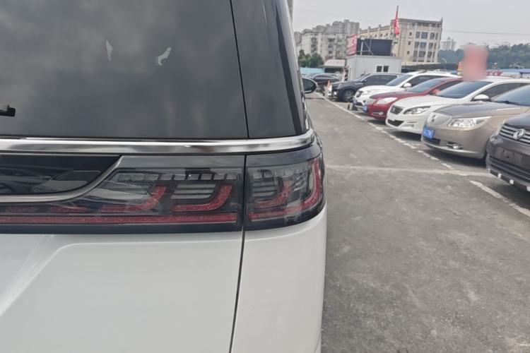 Used VOYAH Dream 2025 PHEV Four-Wheel Drive Prestige Kunpeng Edition Right Rear Taillight