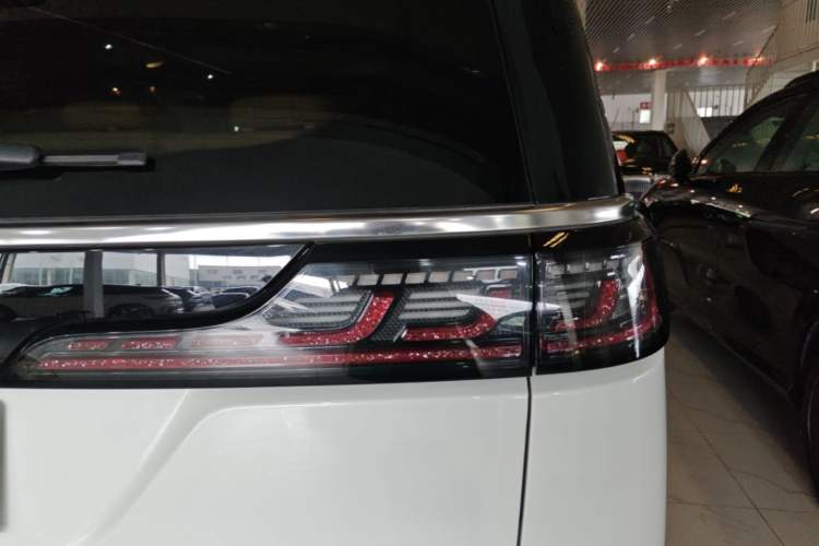 Used VOYAH Dream 2025 PHEV Four-Wheel Drive Prestige Kunpeng Edition Right Rear Taillight