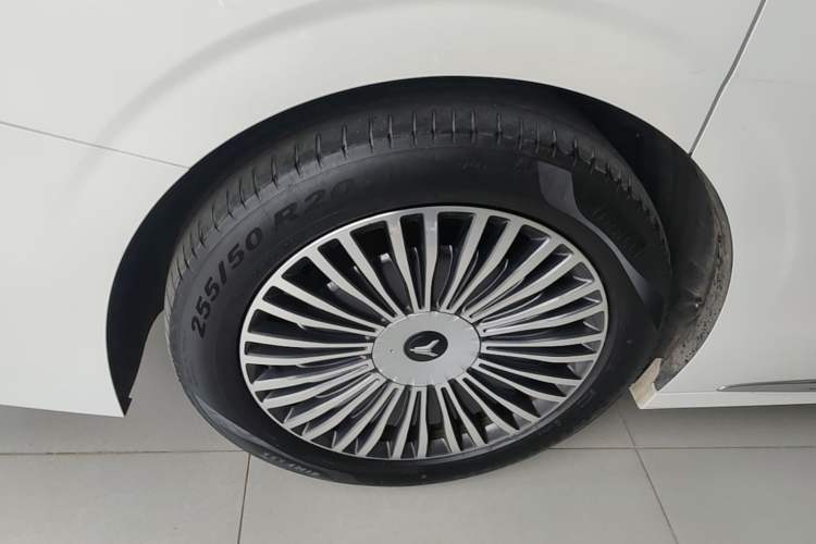 Used VOYAH Dream 2025 PHEV Four-Wheel-Drive Flagship Kunpeng Edition Right Rear Wheel Hub