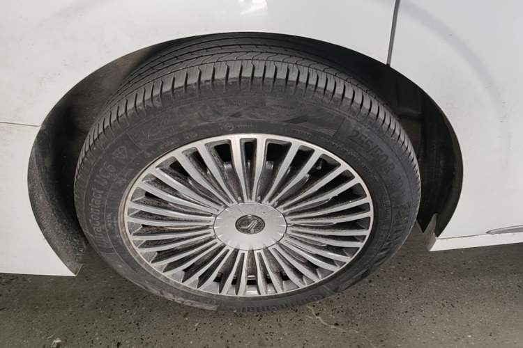 Used VOYAH Dream 2025 PHEV Four-Wheel Drive Prestige Kunpeng Edition Right Rear Wheel Hub