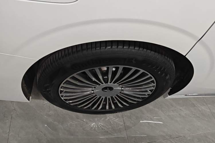 Used VOYAH Dream 2025 PHEV Four-Wheel Drive Prestige Kunpeng Edition Right Rear Wheel Hub