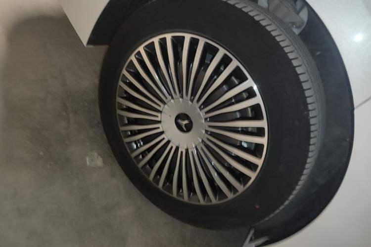 Used VOYAH Dream 2025 PHEV Four-Wheel Drive Prestige Kunpeng Edition Right Rear Wheel Hub