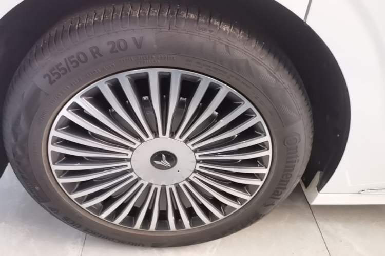 Used VOYAH Dream 2025 PHEV Four-Wheel Drive Prestige Kunpeng Edition Right Rear Wheel Hub