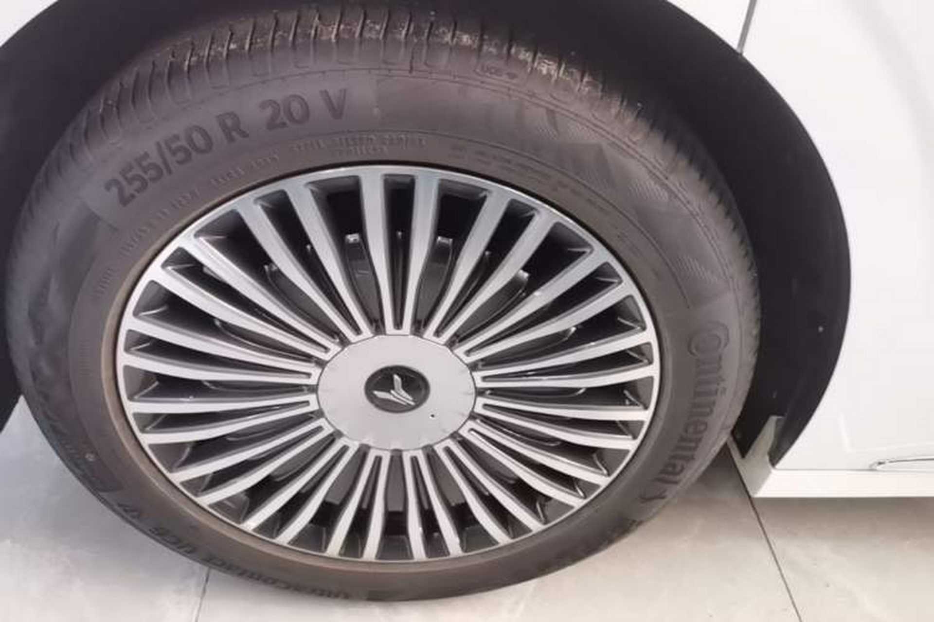 Used VOYAH Dream 2025 PHEV Four-Wheel Drive Prestige Kunpeng Edition Right Rear Wheel Hub