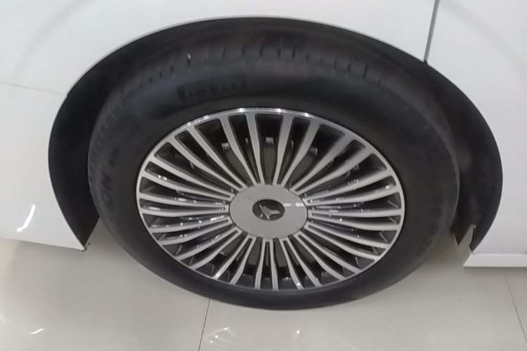 Used VOYAH Dream 2025 PHEV Four-Wheel-Drive Flagship Kunpeng Edition Right Rear Wheel Hub