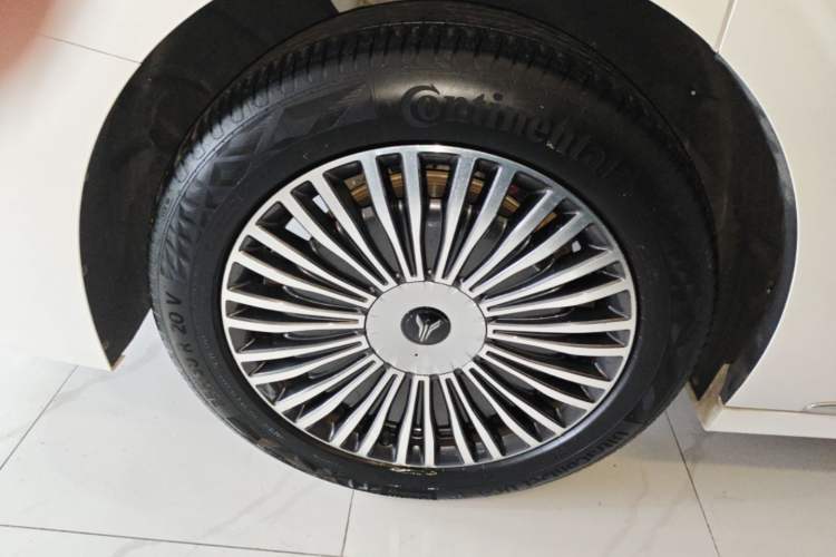 Used VOYAH Dream 2025 PHEV Four-Wheel Drive Prestige Kunpeng Edition Right Rear Wheel Hub