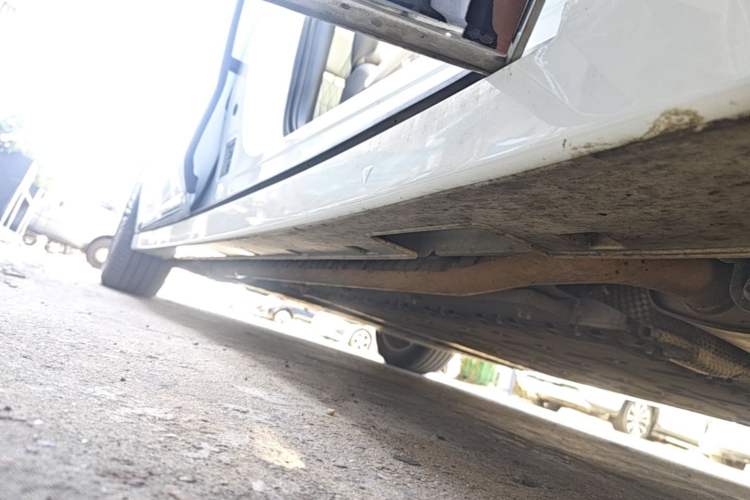Used VOYAH Dream 2025 PHEV Four-Wheel-Drive Flagship Kunpeng Edition Right Side Sill