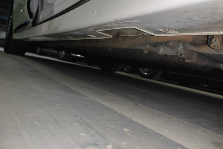 Used VOYAH Dream 2025 PHEV Four-Wheel Drive Prestige Kunpeng Edition Right Side Sill