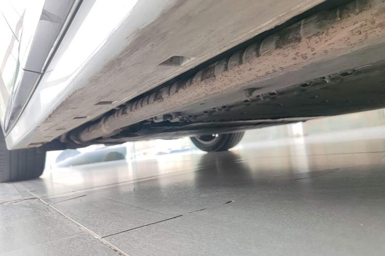 Used VOYAH Dream 2025 PHEV Four-Wheel-Drive Flagship Kunpeng Edition Right Side Sill