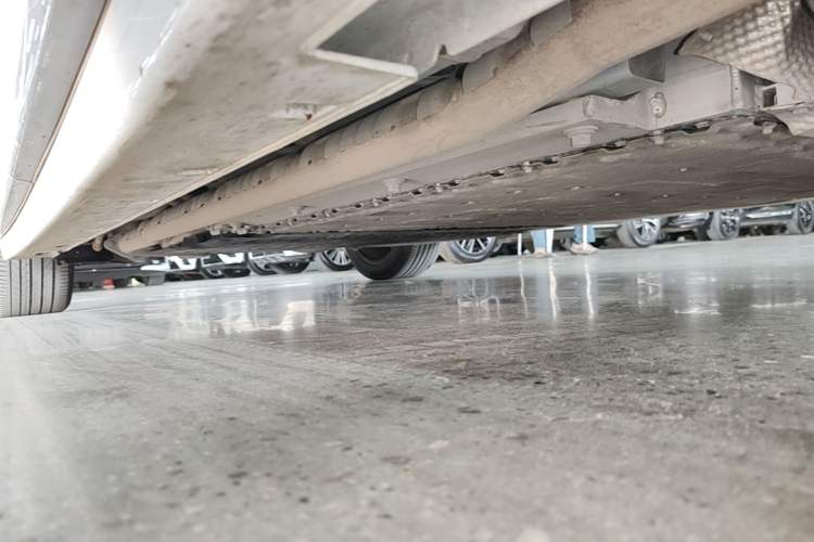 Used VOYAH Dream 2025 PHEV Four-Wheel Drive Prestige Kunpeng Edition Right Side Sill