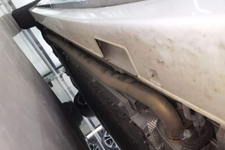 Used VOYAH Dream 2025 PHEV Four-Wheel Drive Prestige Kunpeng Edition Right Side Sill