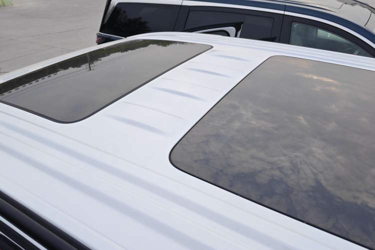 Used VOYAH Dream 2025 PHEV Four-Wheel-Drive Flagship Kunpeng Edition Roof