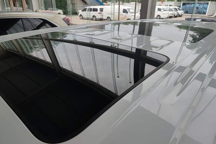 Used VOYAH Dream 2025 PHEV Four-Wheel-Drive Flagship Kunpeng Edition Roof