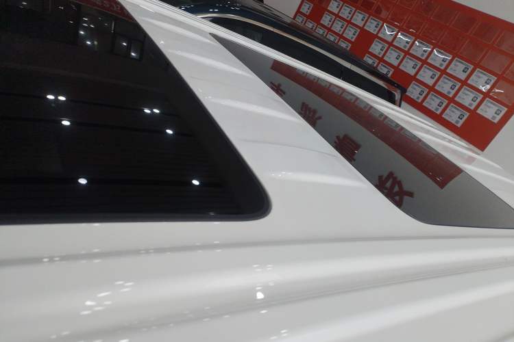 Used VOYAH Dream 2025 PHEV Four-Wheel Drive Prestige Kunpeng Edition Roof