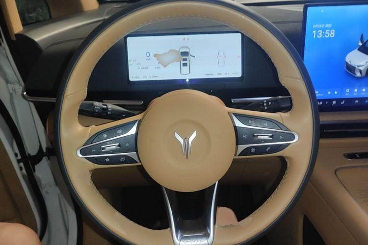 Used VOYAH Dream 2025 PHEV Four-Wheel Drive Prestige Kunpeng Edition Steering Wheel