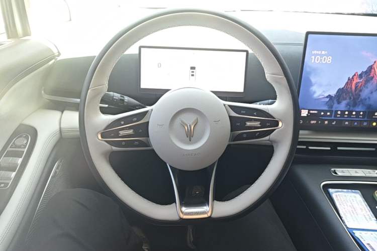 Used VOYAH Dream 2025 PHEV Four-Wheel-Drive Flagship Kunpeng Edition Steering Wheel
