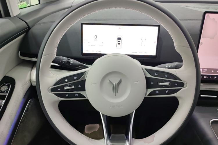 Used VOYAH Dream 2025 PHEV Four-Wheel-Drive Flagship Kunpeng Edition Steering Wheel