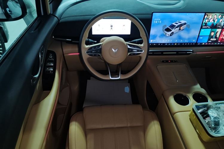Used VOYAH Dream 2025 PHEV Four-Wheel Drive Prestige Kunpeng Edition Steering Wheel